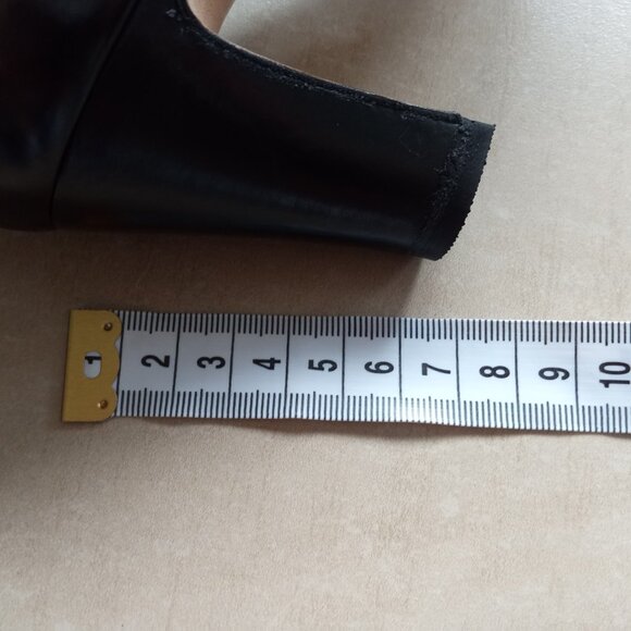 Vintage Salvatore Ferragamo Women's Black T-Strap Pumps - Picture 16 of 16